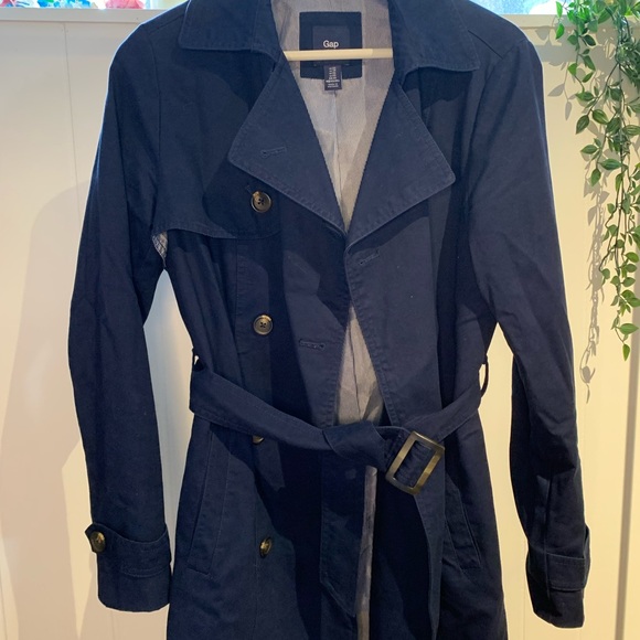 Trench-coat Gap - Picture 1 of 2